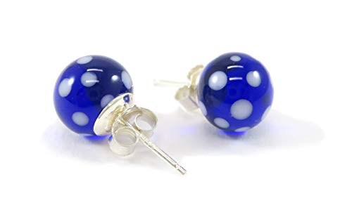 Aretes de cristal de Murano azul cobalto con puntos blancos.