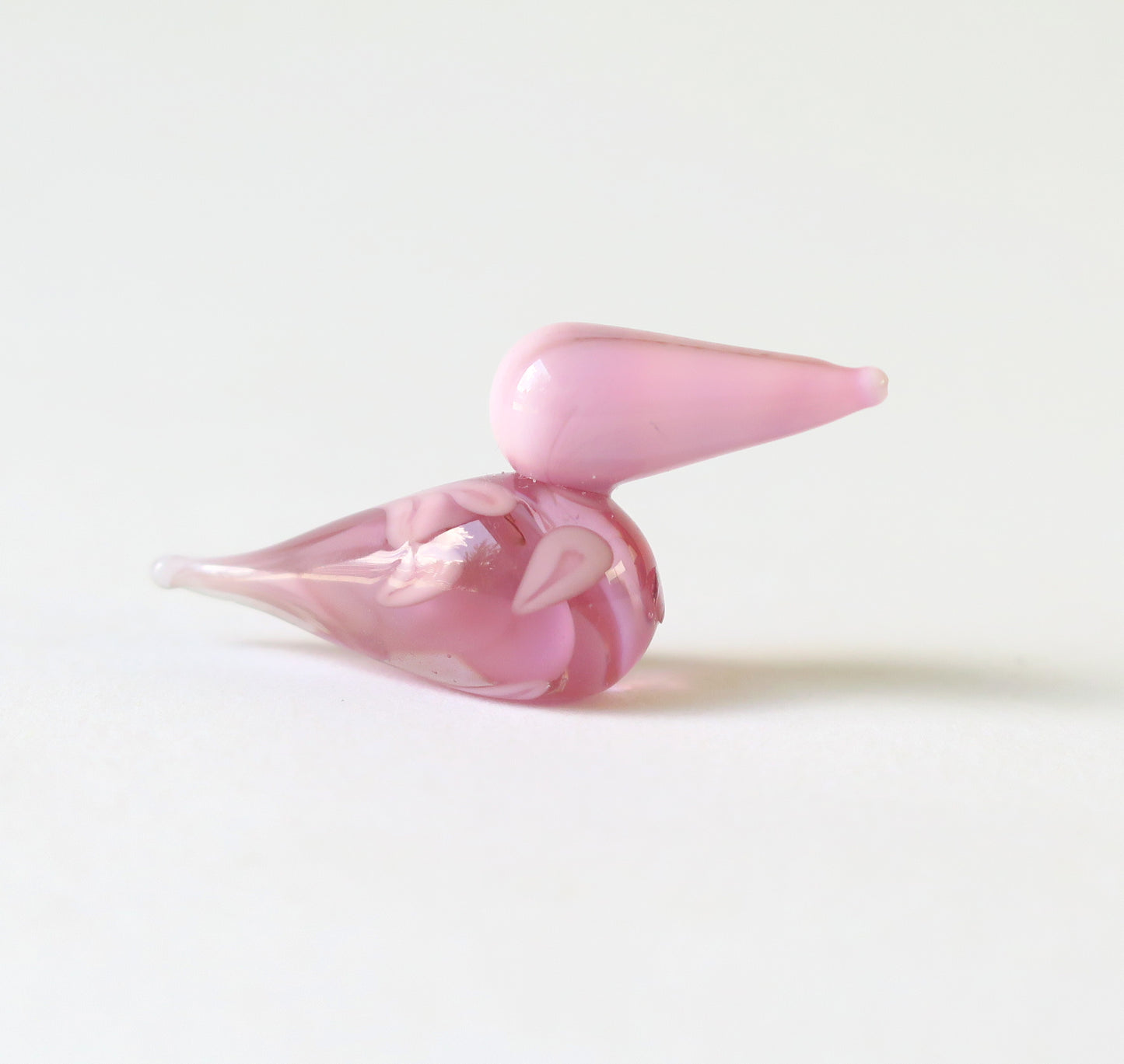 Escultura en cristal de pajarito rosa